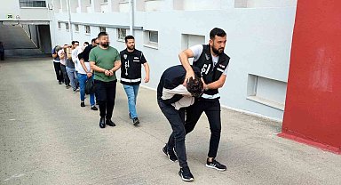 Piyasaya yüzlerce sahte altın süren şüphelilerden 4'ü tutuklandı