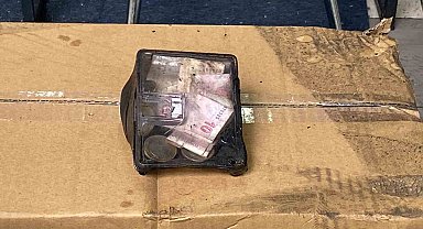 Pizza dükkanı küle döndü, sadaka kutusundaki paralar zarar görmedi