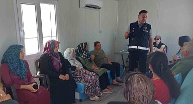 Polis, konteyner kentte vatandaşları bilgilendirdi