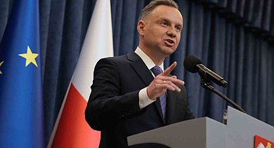 Polonya Devlet Başkanı Duda'dan "Rus" etkilerini araştıracak yasada geri adım