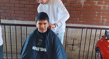 Pursaklar'da özel gereksinimli gençlere özel bayram tıraşı