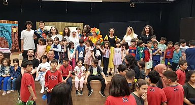 "Dönüşüm Muhteşem Olacak" tiyatro oyunu sahnelendi