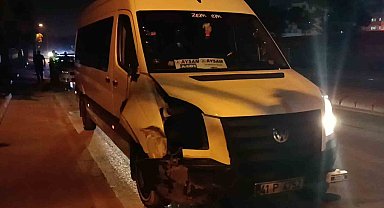 "Dur" ihtarına uymayan alkollü minibüs sürücüsü polisi peşine taktı