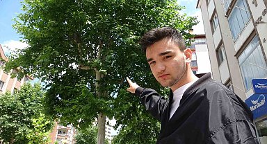 "Karga kamikaze" dalışlarıyla mahalleliye korku salıyor