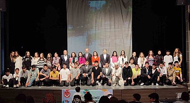 "Masallar Diyarı" ve "Pamuk Prenses" tiyatroları anasınıfı öğrencileri için oynandı