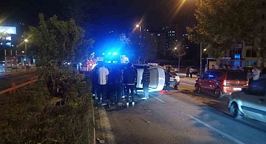Refüje çarpan otomobil takla attı: 3 yaralı
