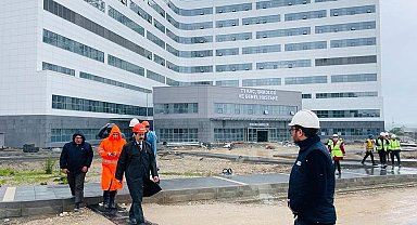 Rektör Ahmet Tekin, Şehir Hastanesini inceledi