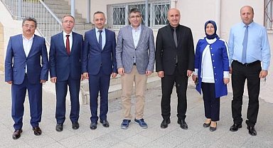 Rektör Aktekin, 'Bilim Söyleşileri' programında öğrencilerle buluştu