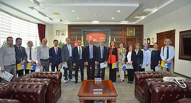 Rektör Karakaya, atanan profesörlere belgelerini taktim etti