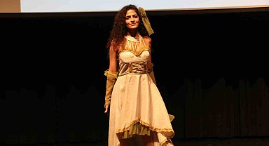 Rize Bezinden yapılan kıyafetler defilede sergilendi