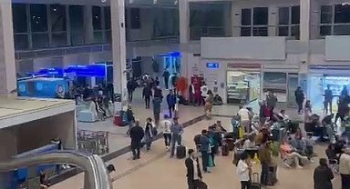 Rötarlı uçuşlar yolcuların tepkisine neden oldu