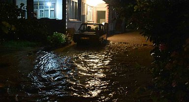 Sağanak yağış Hendek ilçesini de sular altında bıraktı