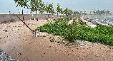 Sağanak yağışlar Kırşehir'in ilçelerini vurdu