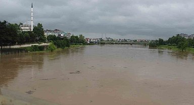 Sağanak, Yeşilırmak Nehri'nin debisini yükseltti