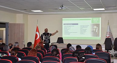 Sağlık Müdürlüğü personeline 'En İyi Narkotik Polisi Anne' konulu eğitim verildi