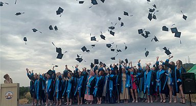 Sağlıkçıların mezuniyet coşkusu