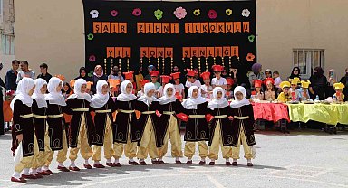 Şair Zihni İlkokulunda yılsonu şenliği