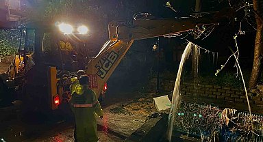 Sakarya Büyükşehir'den gece boyu sel mesaisi