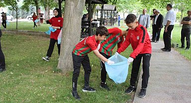 Sakarya Nehri kenarında temizlik yapıldı