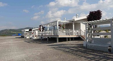 Salda Gölü doğasına uygun tesisleriyle ziyaretçilerini bekliyor