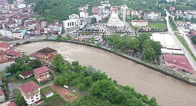 Salıpazarı'nda sağanak