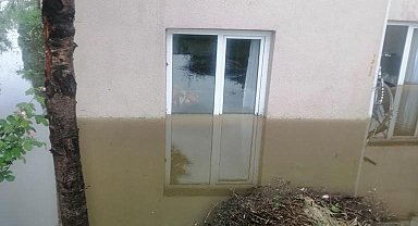 Saltukova'da depremzedelerin evleri sular altında kaldı