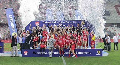 Şampiyon Ankara Büyükşehir Belediyesi Fomget kupasını aldı