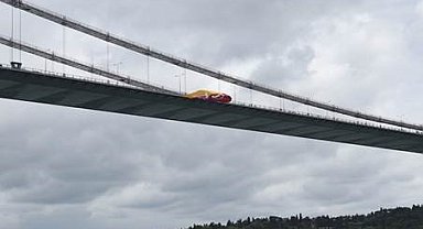 Şampiyon Galatasaray'ın bayrakları İstanbul Boğazı'nda dalgalanıyor