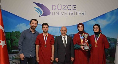 Şampiyon Geleneksel Türk Okçuları Rektörle bir araya geldi