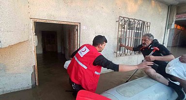 Samsun'da AFAD ve Kızılay selzedelerin imdadına yetişti