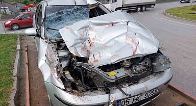 Samsun'da otomobil kamyona çarptı: 1 yaralı