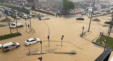 Samsun'da sağanak yağış sele sebep oldu