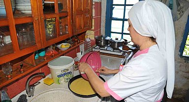 Samsun'da yaşlı kadının bayram hazırlığı Büyükşehir'den