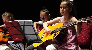 Sanat akademisinde müzik eğitimi alan öğrencilerin konseri beğeniyle izlendi