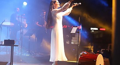 Sanatçı Elif Buse Doğan, Samsun'a hayran kaldı