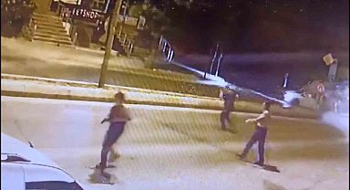 Sancaktepe'de hareketli dakikalar: Polis aracına çarpıp kaçtılar