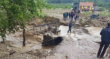 Şaphane'de selden zarar gören köylerde hasar tespit çalışmaları
