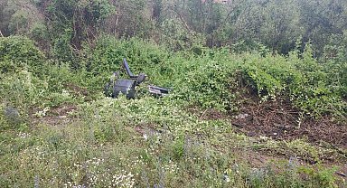 Şarampole uçan otomobildeki 3 kişi yaralandı