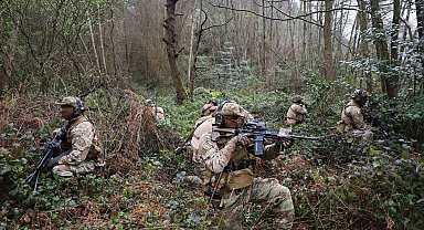 SAT Komandolarının helikopter destekli harbe hazırlık eğitimi nefes kesti