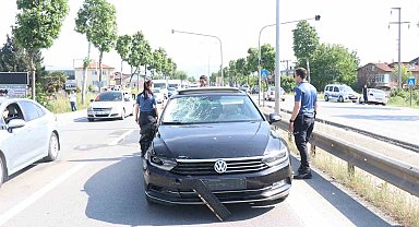 Satışı yeni alınan lüks otomobil ile 13 yaşındaki çocuğa çarptı