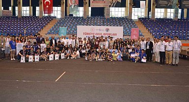 Satranç Türkiye Şampiyonası'nı kazanan sporcular madalyalarına kavuştu