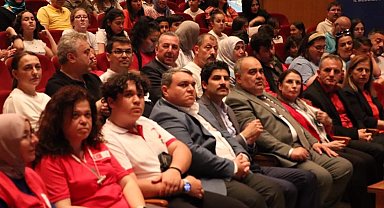 Satranç turnuvasında yarışmacılar iyiliğe hamle yaptı