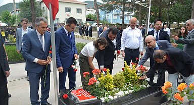 Şehit Aybüke öğretmen mezarı başında anıldı