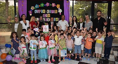 Şehzadeler'in minikleri karnelerini aldı