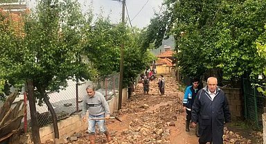 Sel Çameli'nin iki mahallesini vurdu