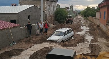 Sel nedeniyle Nevşehir-Aksaray Karayolu ulaşıma kapandı