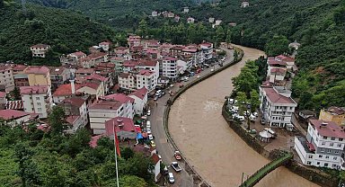 Sel, su baskınları ve heyelanların zarar verdiği Giresun'un Duroğlu Beldesi havadan görüntülendi