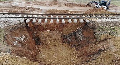 Sel suları Doğu Ekspresi hattını çökertti: Tren seferleri durduruldu