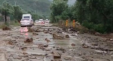 Sel suları İznik Bursa yolunu kapattı