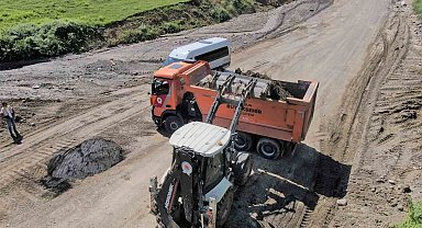 Sel ve heyelandan etkilenen 172 mahalle yoluna hızlı müdahale